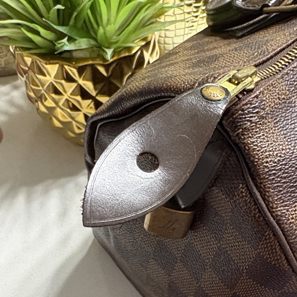Louis Vuitton Speedy 30 Bandouliere
Damier Ebene plus wallet - Picture 3 of 17